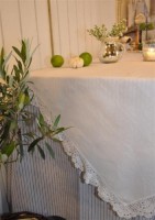 Artefina Tischdecke mit Häkelborte weiß 150x150cm -SALE-